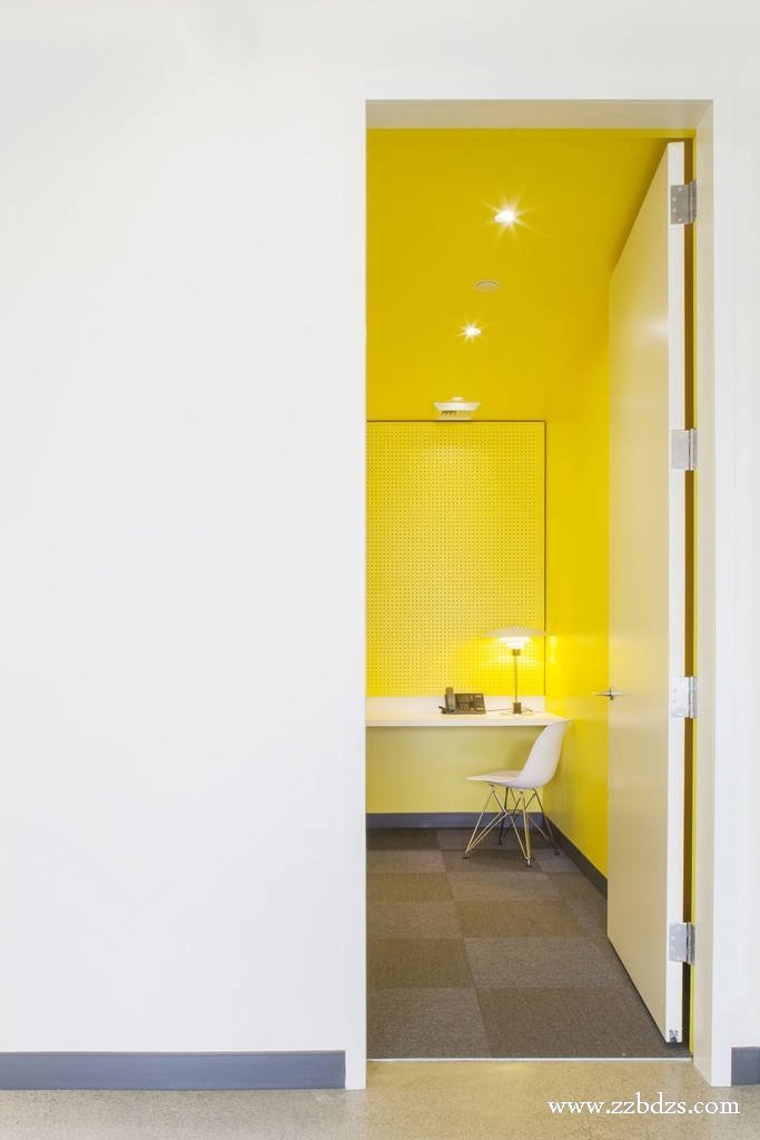 珀金斯威尔办公室设计项目，体现出鲜艳色彩效果